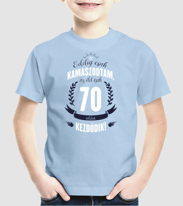  minta világoskék pólón