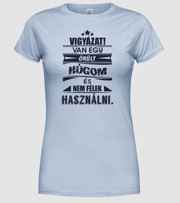 minta világoskék pólón